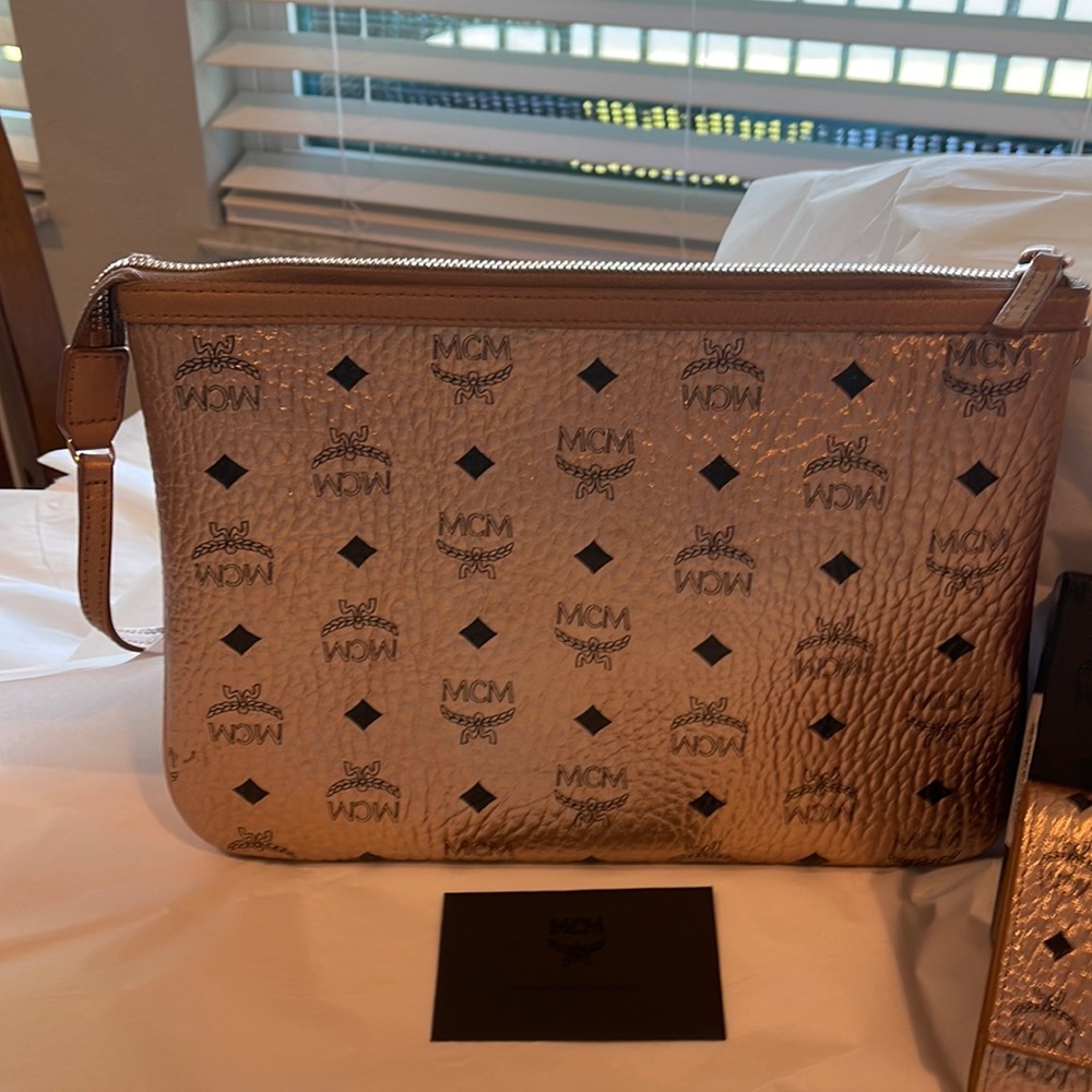 MCM pouch in rose-gold with rose-gold hard ware